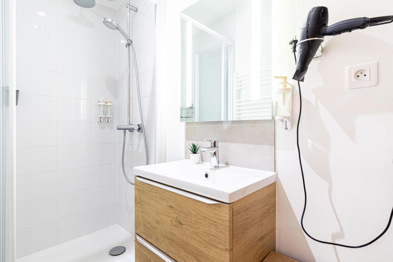 Guestready - Serene Stay Near Champ De Mars Paris Exteriör bild